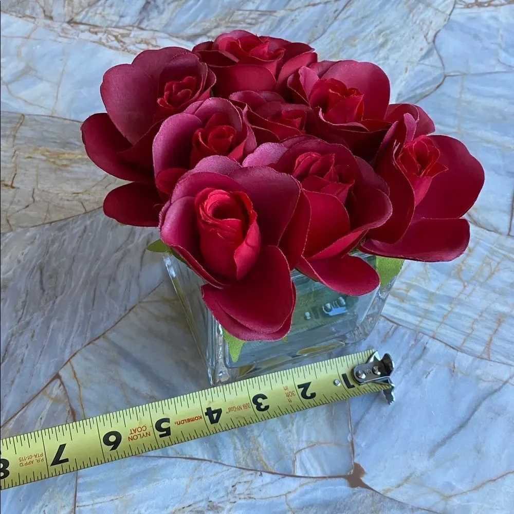 Red Silk Rose‎ Artificial Floral Arrangement in Square Glass Vase Cube Decor
